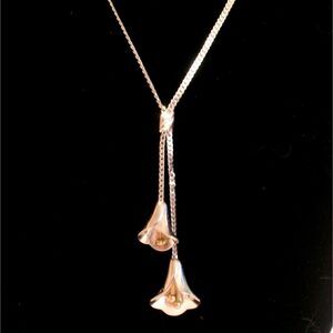 Vintage Avon Calla Lilly Silver Tone Y Drop Necklace